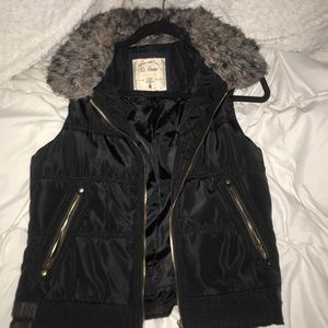 Black Faux Fur Collared Quilted Vest (Preppy!)